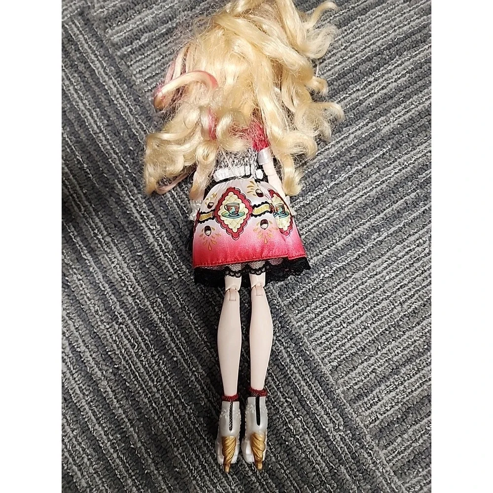 EVER AFTER HIGH HAT TASTIC PARTY‎ APPLE WHITE DOLL